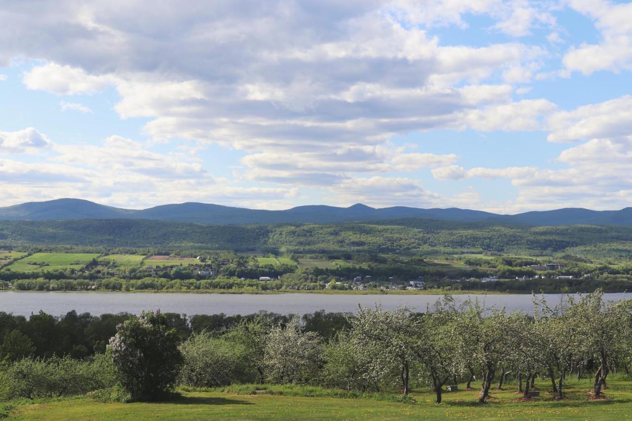 Domaine Steinbach Cidrerie B&B Distillerie St-Pierre-de-l'Île-d'Orléans Esterno foto